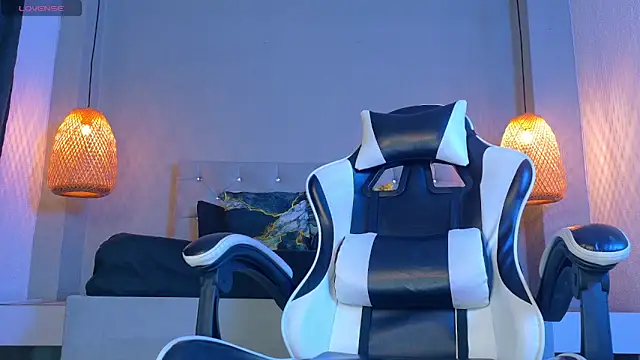 Thaiel Fosteer online show from April 22, 2026, 8:39 am