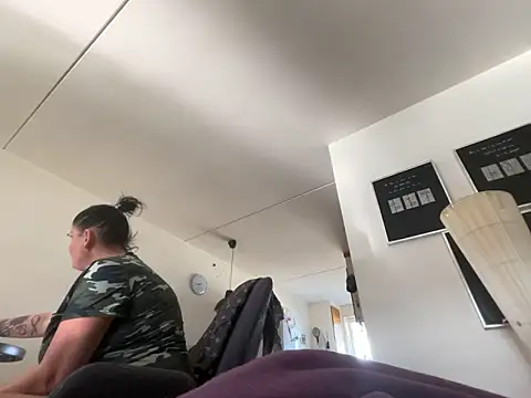 Tina-Maria online show from October 18, 2025, 11:44 am