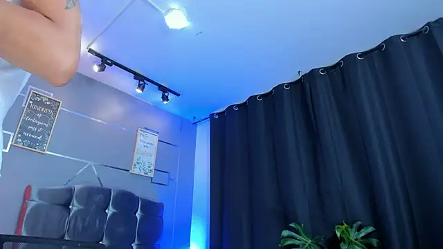 oliver mr  online show from October 20, 2025, 8:42 pm