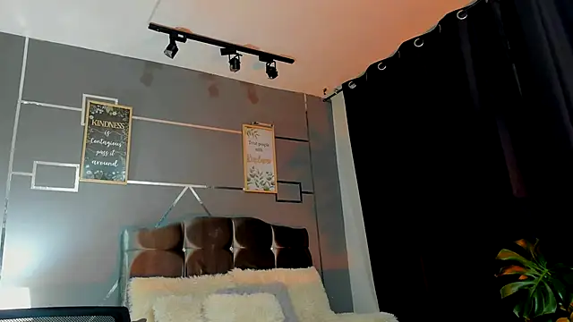 oliver mr  online show from November 24, 2025, 8:30 pm