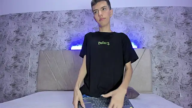 Snapshot of dylan_202520_ chatting on September 27, 2025, 11:48 am dylan 202520 online show from September 27, 2025, 11:48 am