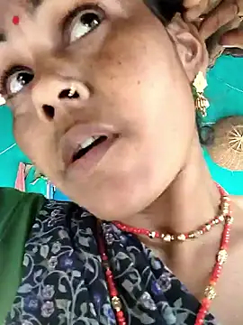 Pooja750 online show from November 11, 2025, 3:06 am