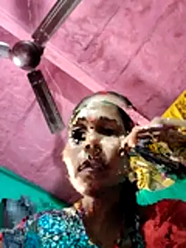 Pooja750 online show from November 19, 2025, 7:08 am