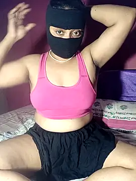 Snapshot of Moonshine07 chatting on September 8, 2025, 5:01 pm Moonshine07 online show from September 8, 2025, 5:01 pm