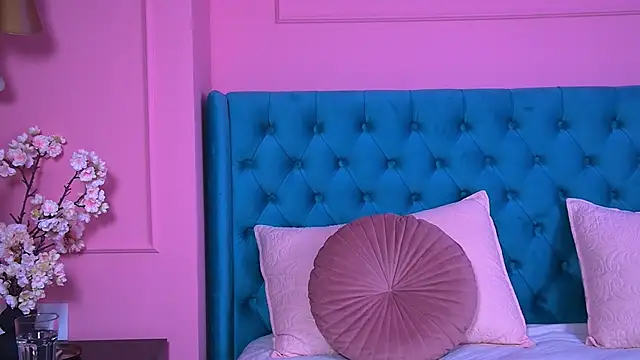 Snapshot of AlyraRose chatting on October 7, 2025, 4:04 pm AlyraRose online show from October 7, 2025, 4:04 pm