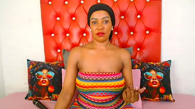 Snapshot of GaggingQueen32 chatting on November 22, 2025, 5:45 pm GaggingQueen32 online show from November 22, 2025, 5:45 pm