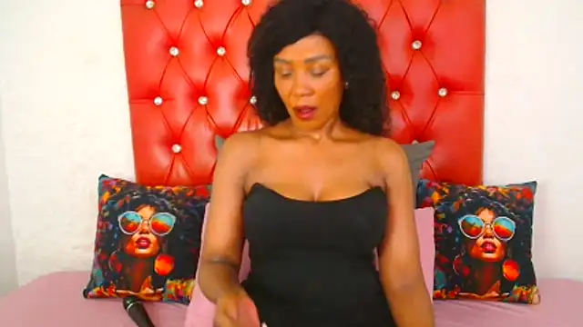 Snapshot of GaggingQueen32 chatting on November 26, 2025, 1:17 am GaggingQueen32 online show from November 26, 2025, 1:17 am