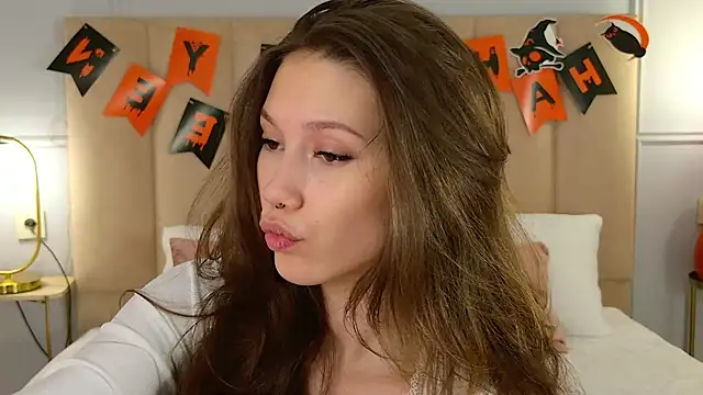 MaryNixon  online show from October 24, 2025, 5:04 am