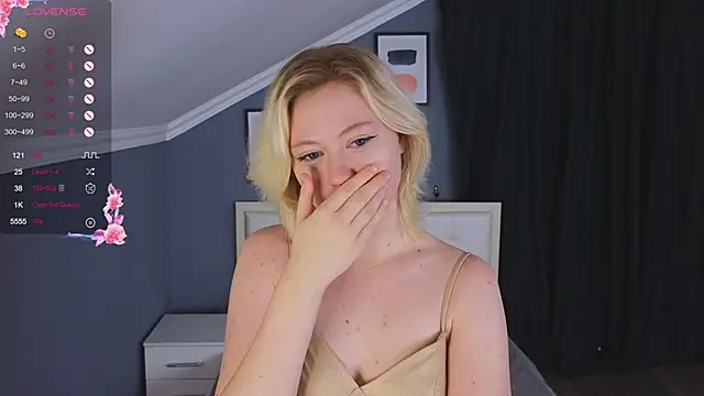 Snapshot of Violet_Willis chatting on October 1, 2025, 3:07 pm Violet Willis online show from October 1, 2025, 3:07 pm