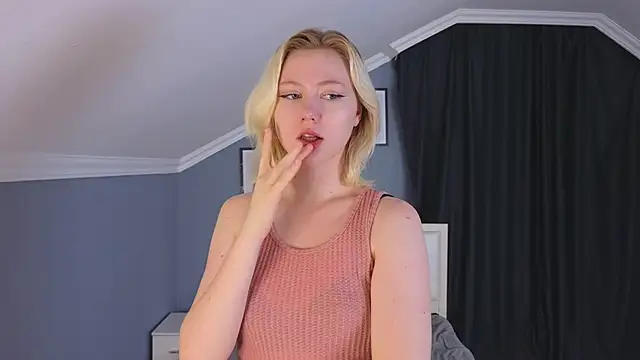 Snapshot of Violet_Willis chatting on October 2, 2025, 3:08 pm Violet Willis online show from October 2, 2025, 3:08 pm