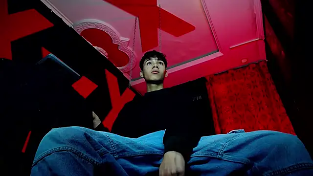 Snapshot of SemerHott chatting on September 19, 2025, 1:45 pm SemerHott online show from September 19, 2025, 1:45 pm