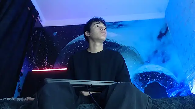 Snapshot of SemerHott chatting on October 19, 2025, 1:12 pm SemerHott online show from October 19, 2025, 1:12 pm