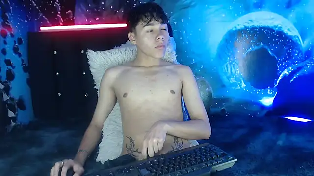 Snapshot of SemerHott chatting on November 2, 2025, 1:24 pm SemerHott online show from November 2, 2025, 1:24 pm