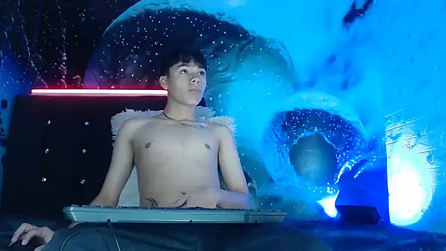 Snapshot of SemerHott chatting on November 3, 2025, 1:34 pm SemerHott online show from November 3, 2025, 1:34 pm