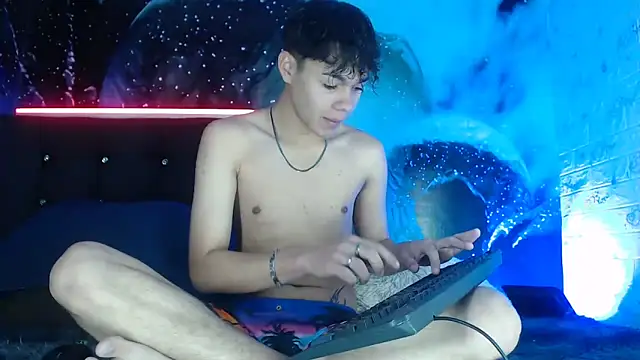 Snapshot of SemerHott chatting on November 7, 2025, 1:22 pm SemerHott online show from November 7, 2025, 1:22 pm