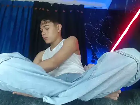 Snapshot of SemerHott chatting on November 28, 2025, 1:14 pm SemerHott online show from November 28, 2025, 1:14 pm