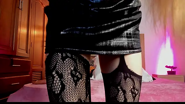 Snapshot of hellzel_moon chatting on October 29, 2025, 7:04 pm hellzel moon online show from October 29, 2025, 7:04 pm