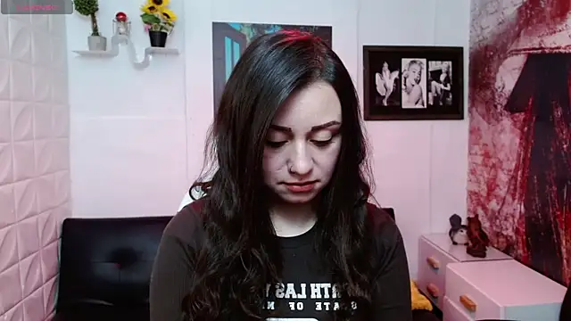 Eva Roussell online show from February 4, 2026, 3:07 pm