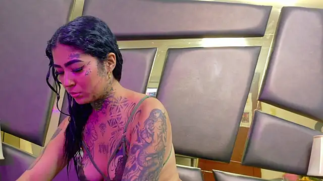 EmilieLake online show from March 18, 2026, 9:18 pm