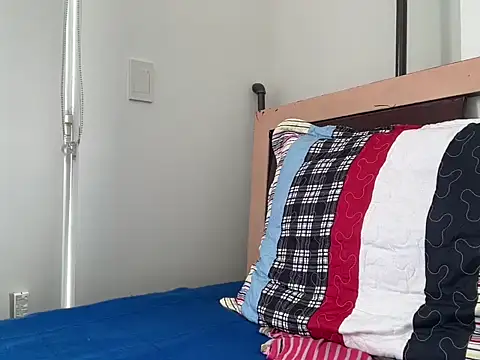 Snapshot of crossmichelle chatting on November 25, 2025, 8:09 pm crossmichelle online show from November 25, 2025, 8:09 pm