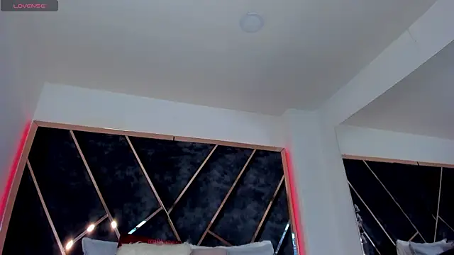 SusanaHenao online show from October 29, 2025, 6:31 pm