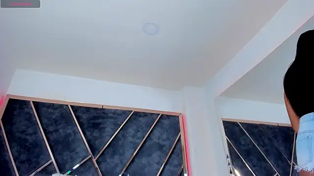 SusanaHenao online show from November 8, 2025, 5:34 pm