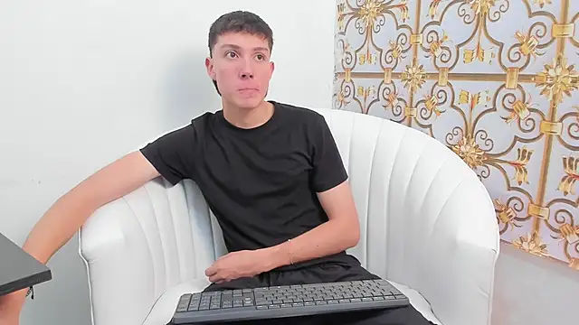 LittleDanny  online show from November 21, 2025, 4:27 pm