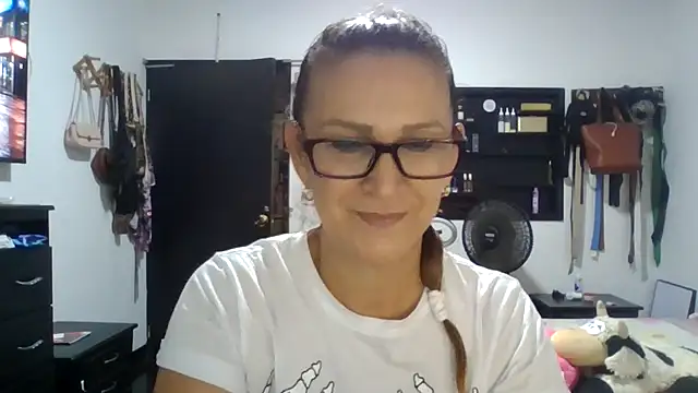 Snapshot of MiaVega chatting on December 14, 2025, 10:03 pm MiaVega online show from December 14, 2025, 10:03 pm