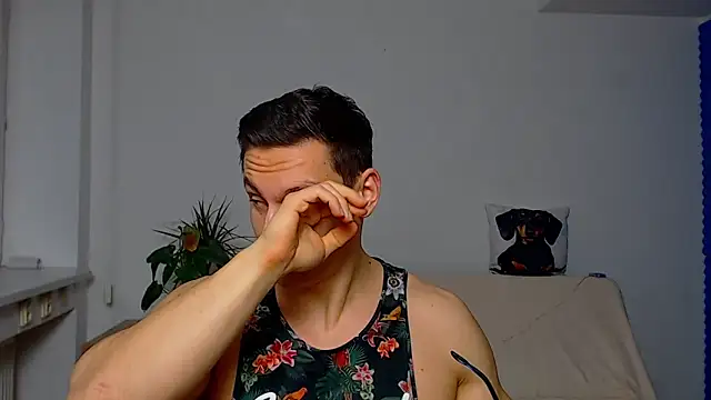 ZeinMiracles online show from December 13, 2025, 8:47 pm