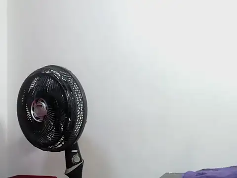 Snapshot of Andy_22cm chatting on November 4, 2025, 11:42 am Andy 22cm online show from November 4, 2025, 11:42 am