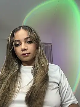 AnnyLopezzz  online show from September 24, 2025, 5:44 am