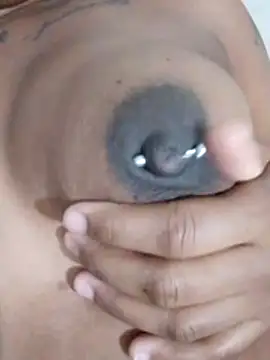 nessinha12 online show from October 30, 2025, 7:43 am