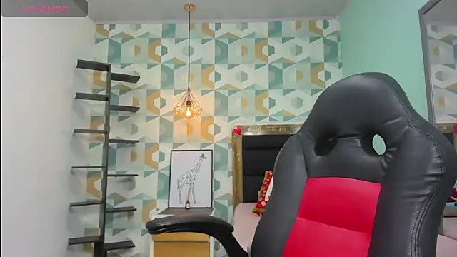 MOLLYSPENCER1 online show from November 28, 2025, 8:00 pm