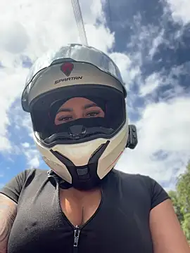 AlannaEvons online show from July 14, 2026, 7:41 pm