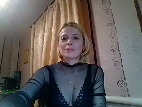LiluXRose online show from October 15, 2025, 9:59 pm