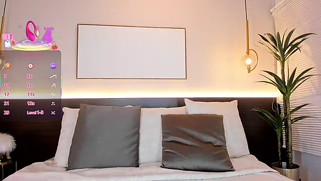 Snapshot of SolAvelar chatting on October 25, 2025, 3:58 am SolAvelar online show from October 25, 2025, 3:58 am