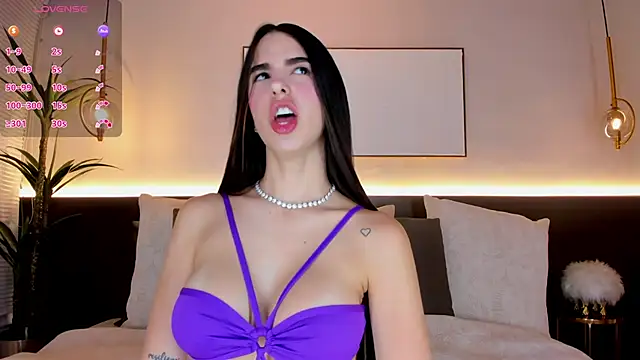 Snapshot of SolAvelar chatting on December 2, 2025, 3:34 am SolAvelar online show from December 2, 2025, 3:34 am