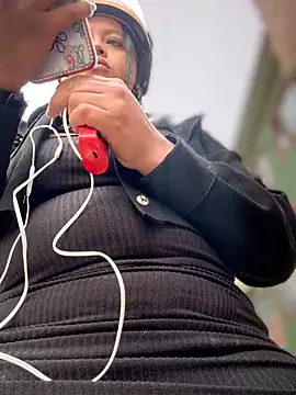 -Mia1 online show from March 28, 2026, 12:05 pm