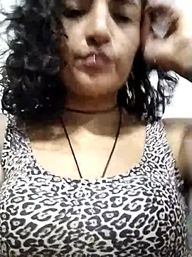 Snapshot of luna_love_xoxo chatting on November 6, 2025, 1:50 am luna love xoxo online show from November 6, 2025, 1:50 am