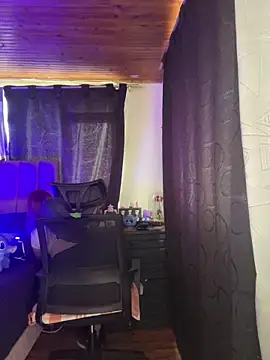 CoraVibes online show from October 27, 2025, 8:02 pm