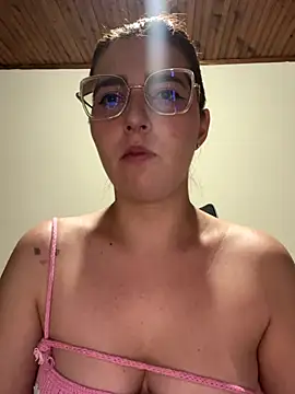 CoraVibes online show from November 16, 2025, 12:00 pm