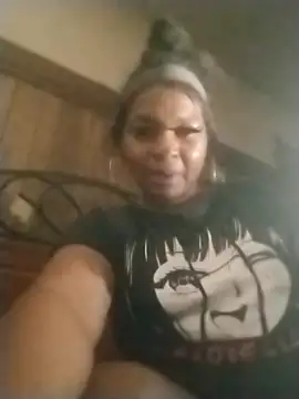 Snapshot of Ladiv33 chatting on October 30, 2025, 1:18 am Ladiv33 online show from October 30, 2025, 1:18 am