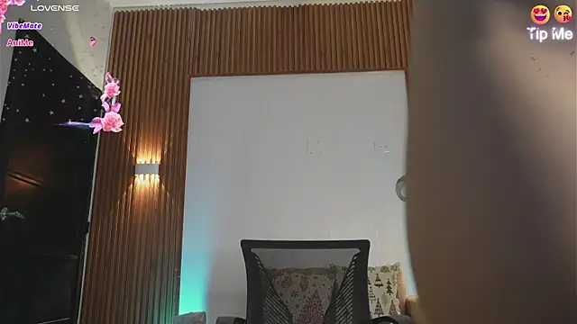 Snapshot of Roxybeautyy chatting on October 17, 2025, 11:29 pm Roxybeautyy online show from October 17, 2025, 11:29 pm