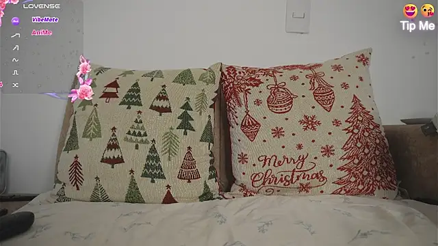 Roxybeautyy online show from March 14, 2026, 9:42 pm