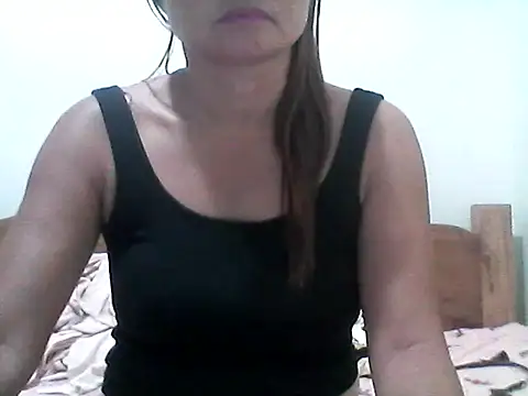 nathalie0045 online show from April 12, 2026, 11:32 pm