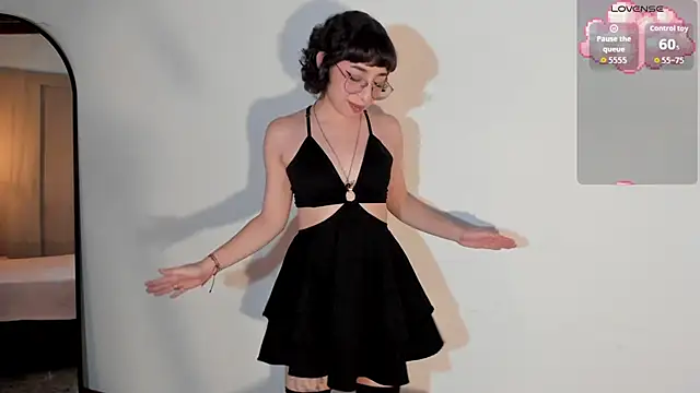 Snapshot of Lexyy_Bluee chatting on November 10, 2025, 4:50 pm Lexyy Bluee online show from November 10, 2025, 4:50 pm