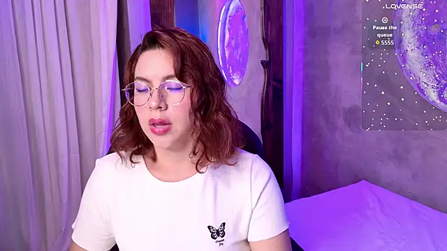 Celineblossom  online show from October 16, 2025, 4:41 pm