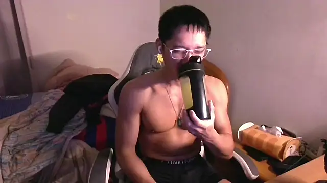 iron0401 online show from March 11, 2026, 4:24 pm