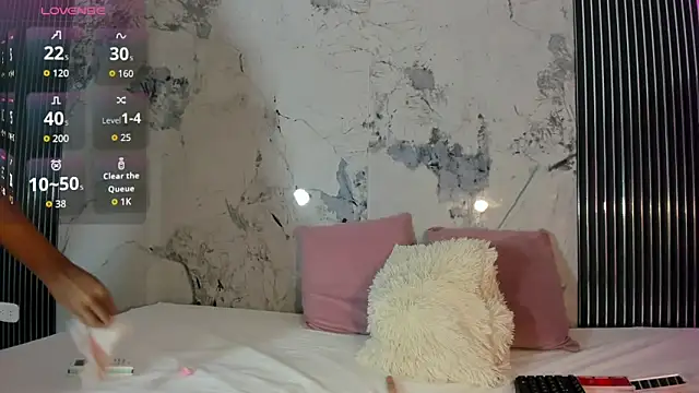 Mia Duarte1 online show from October 31, 2025, 7:37 pm