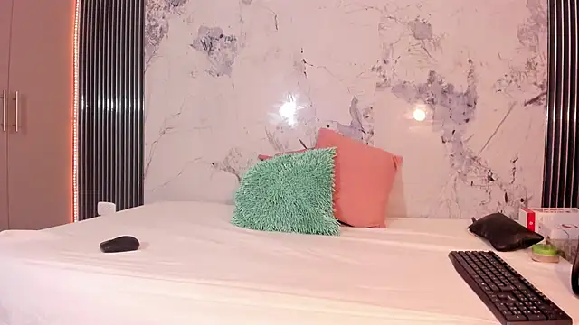 Mia Duarte1 online show from January 17, 2026, 7:28 pm